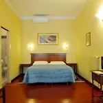 Bellevue House 게스트하우스 4*